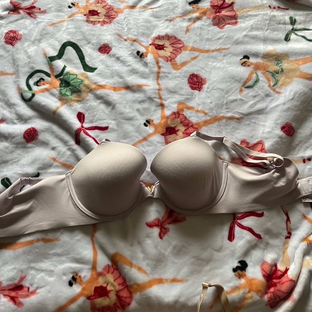 Victoria's Secret Cream Bra